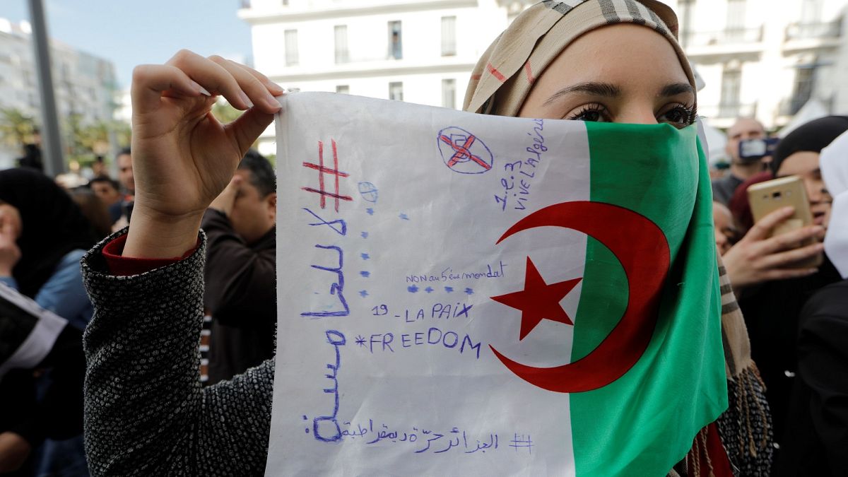 متظاهرة جزائرية ضد ترشح الرئيس بوتفليقة لولاية خامسة