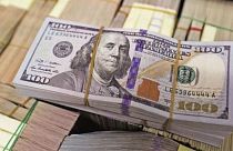 دلار در مرز ۱۳ هزار تومان؛ نقل و انتقال پول دشوارتر شد