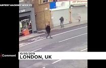 شاهد: رجل ينجو من انهيار جدار بأعجوبة في لندن