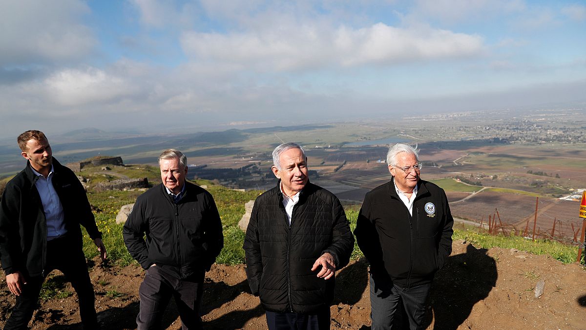 نتنياهو برفقة السفير الأميركي في إسرائيل والسيناتور غراهام ليندسي