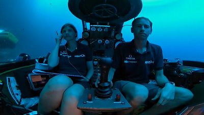 Imagens ao vivo de submarino a 60 metros de profundidade