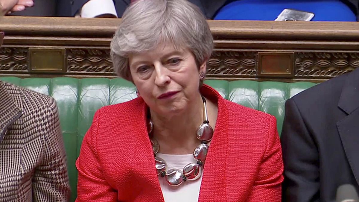 Parlamento britânico rejeita derradeiro acordo de Theresa May