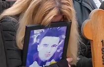 A tüntetések után újratemetik a boszniai fiatalt