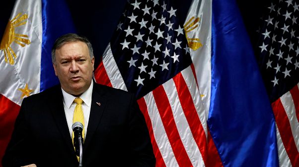 وزير خارجية الولايات المتحدة مايك بومبيو متحدثا إلى الإعلام في الفلبين وزير خارجية الولايات المتحدة مايك بومبيو متحدثا إلى الإعلام في الفلبين