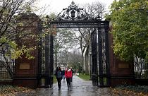  Yale Üniversitesi kampus girişi