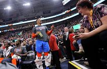 NBA: Tartıştığı taraftarın eşine küfreden Russell Westbrook'a 25 bin dolar para cezası