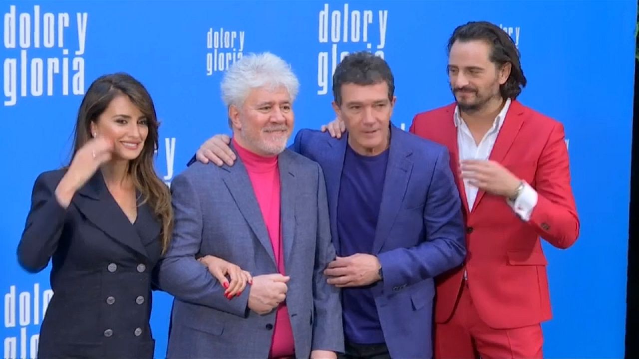 شاهد: أنطونيو بانديراس و بينيلوب كروز في جلسة تصوير "الألم والمجد" شاهد: أنطونيو بانديراس و بينيلوب كروز في جلسة تصوير "الألم والمجد"