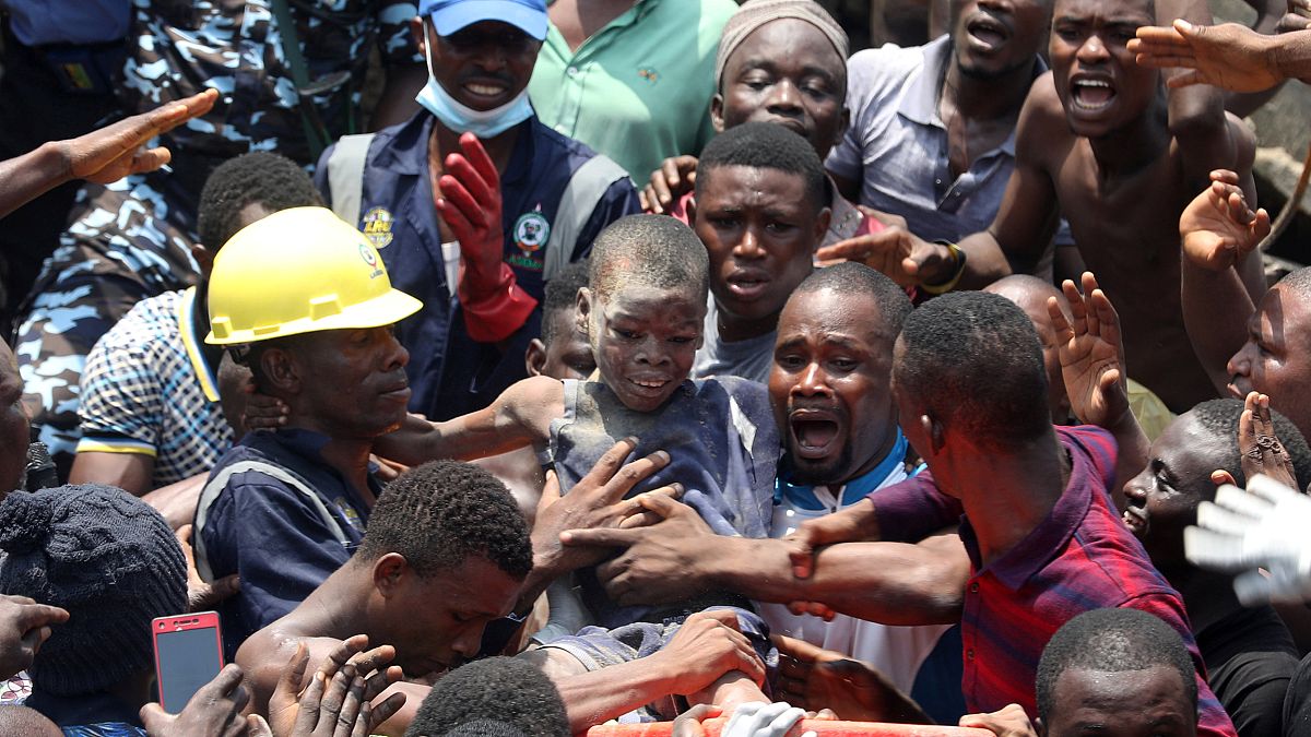 Schule eingestürzt: Mehr als 100 Kinder in Nigeria verschüttet
