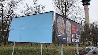 Hungary covers up some anti-EU posters during Manfred Weber's visit