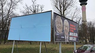 Hungary covers up some anti-EU posters during Manfred Weber's visit 