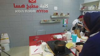 كلية "مطبخ هسا" على الإنترنت داخل إسرائيل تحقق نجاحا باهرا