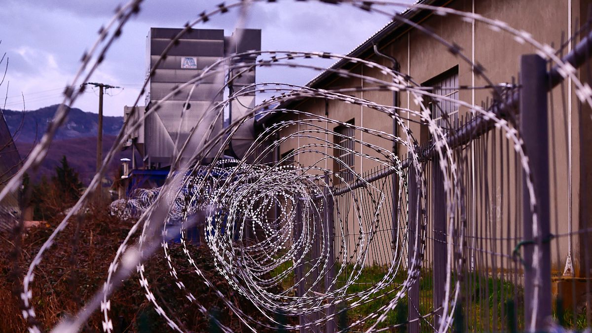 Spain halts electric shock experiment on violent prisoners 