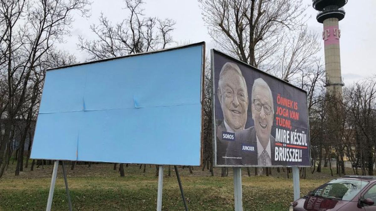Arriva Weber, Budapest copre in questo modo i manifesti anti-Ue e anti-Soros
