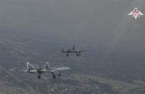 دو جنگنده سوخو ۵۷ در حال پرواز در آسمان سوریه