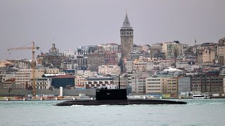 Orosz tengeralattjáró a Boszporuszban