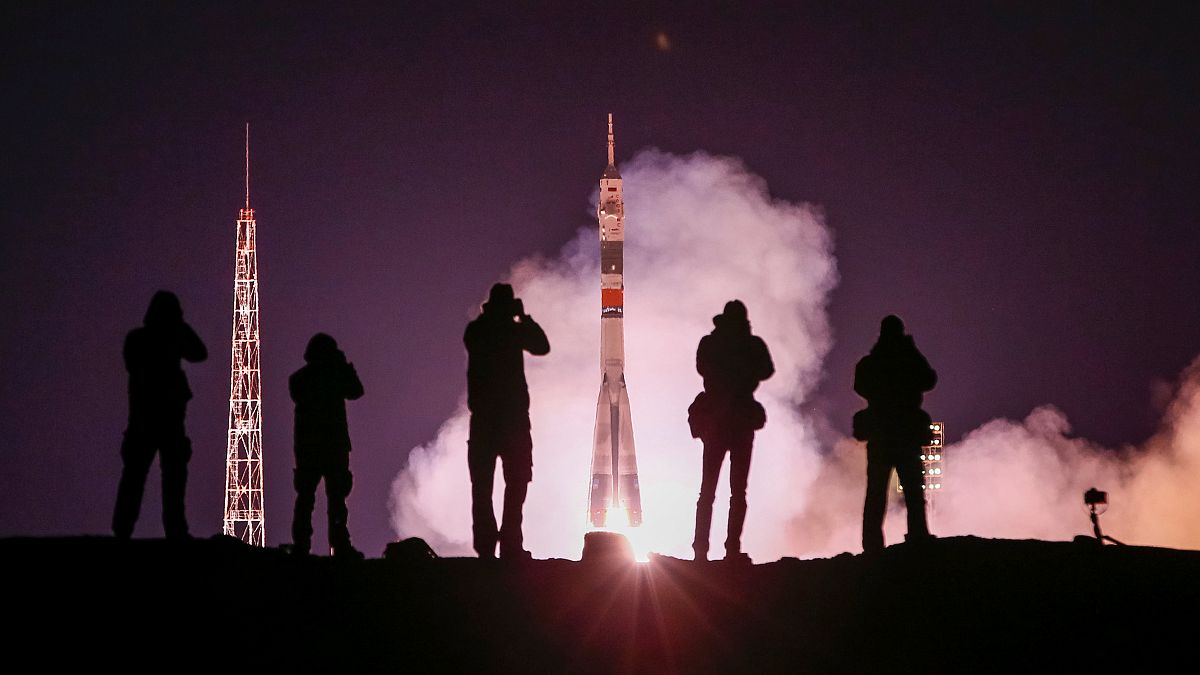 لحظة انطلاق المركبة الفضائية الروسية "سويوز"
