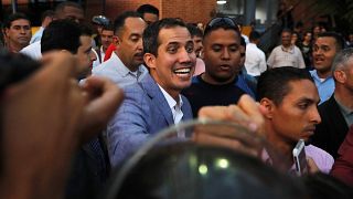 Guaidó llama a la unidad en una Venezuela que se recupera del apagón