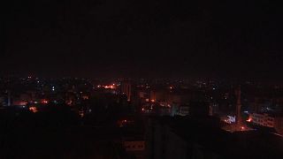 L'aviazione israeliana ha bombardato Gaza: più di cento gli obiettivi colpiti