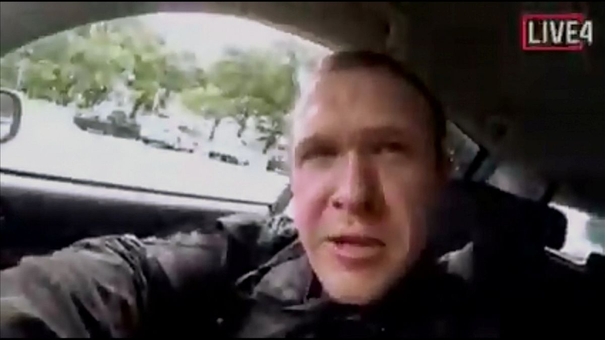 Captura de pantalla de uno de los terroristas conduciendo por Christchurch 