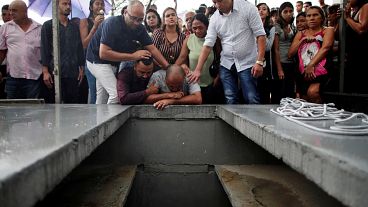 Brasil chora as vítimas do massacre de Suzano