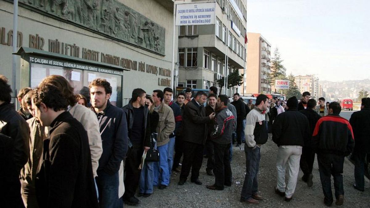 Türkiye'de işsizlik oranı 3,1 puan artışla yüzde 13,5 oldu
