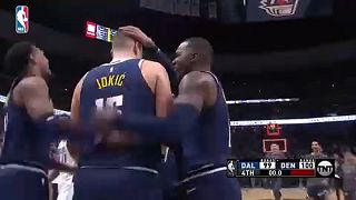 NBA: Jokic a dudaszó pillanatában dobott győztes kosarat