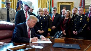 Trump usa pela primeira vez veto para defender muro