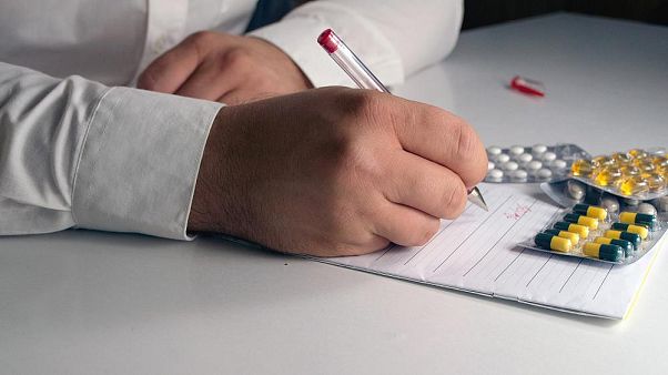 Bilim insanları antibiyotiklerin direnişini ölçmek için bakterilere tuzak kurdu Bilim insanları antibiyotiklerin direnişini ölçmek için bakterilere tuzak kurdu
