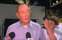شاهد: شاب يكسر بيضة على رأس نائب أسترالي ألقى باللوم على المسلمين في هجوم نيوزيلندا