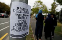 ملصق يدعو إلى نبذ الكراهية والعنصرية والإرهاب في نيوزيلندا