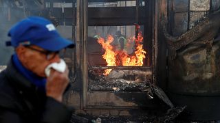 باريس: مواجهات عنيفة بين الشرطة والسترات الصفراء حرق ونهب واعتقال 200 متظاهر والداخلية تتوعد