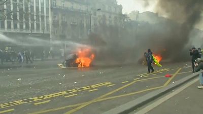 Blazes, looting hit Paris as Gilets Jaunes seek new momentum 