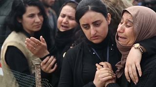 العراق والأمم المتحدة يبدآن أول عملية نقل رفات من مقبرة جماعية في سنجار