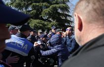 Protestos contra governo albanês sobem de tom