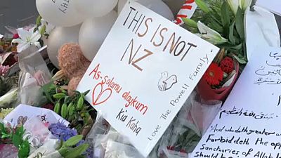 Új-Zéland: gyász, tisztelgés az áldozatok és a hősök előtt