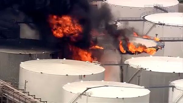 Texas, in fiamme deposito petrolchimico a Houston Texas, in fiamme deposito petrolchimico a Houston