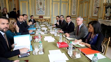 Macron responde à violência dos "coletes amarelos"
