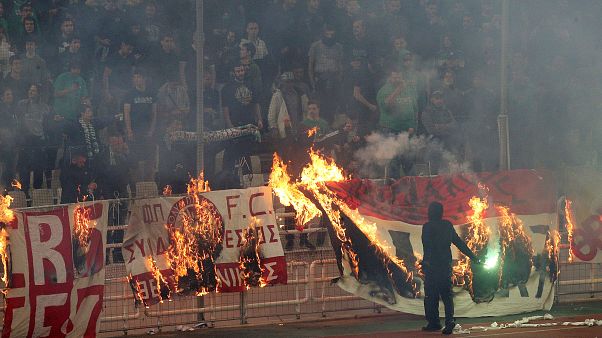 "Πεδίο μάχης" για άλλη μια φορά το ΟΑΚΑ - Οριστική διακοπή στο ντέρμπι «αιωνίων» "Πεδίο μάχης" για άλλη μια φορά το ΟΑΚΑ - Οριστική διακοπή στο ντέρμπι «αιωνίων»
