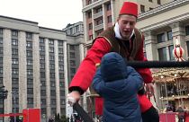 مخالفان و موافقان الحاق کریمه به روسیه در جشنواره بهاری