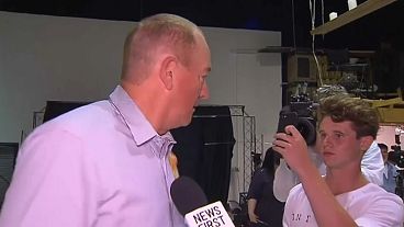 40 ألف دولار وتذاكر مجانية مدى الحياة .. كيف تحول "فتى البيضة" إلى بطل؟ 40 ألف دولار وتذاكر مجانية مدى الحياة .. كيف تحول "فتى البيضة" إلى بطل؟