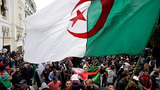 مسؤول جزائري يقوم بجولة خارجية لبحث الأحداث في الداخل