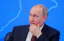 Путин подписал законы о фейковых новостях и неуважении к власти