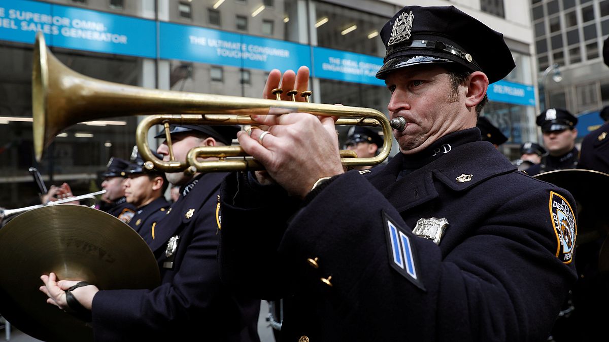 عنصر من شرطة نيويورك سيتي في احتفال في عيد القديس باتريك (أرشيف)