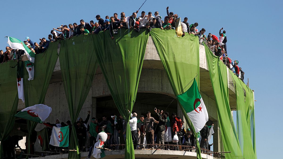 مخالفان الجزایری خواستار کناره گیری بوتفلیقه از قدرت وعدم مداخله ارتش شدند
