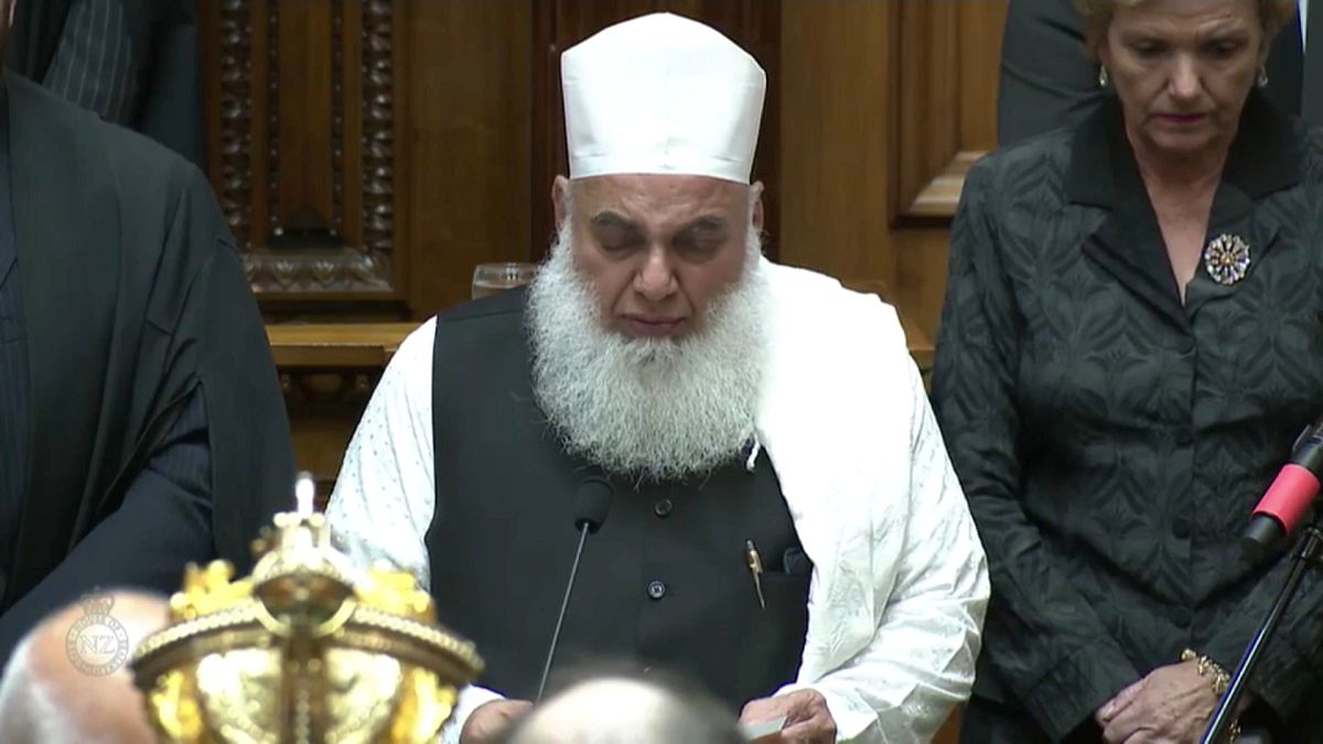 Yeni Zelanda parlamentosunda terör kurbanları için Kuran okundu