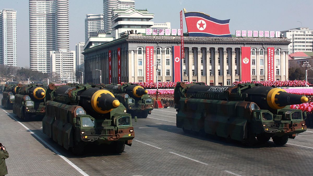 كوريا الشمالية تريد تخفيف العقوبات وأمريكا تتمسك بنزع النووي 