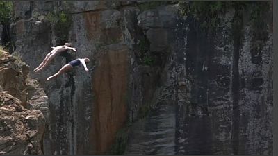 Cliff Diving im Blyde River Canyon in Südafrika