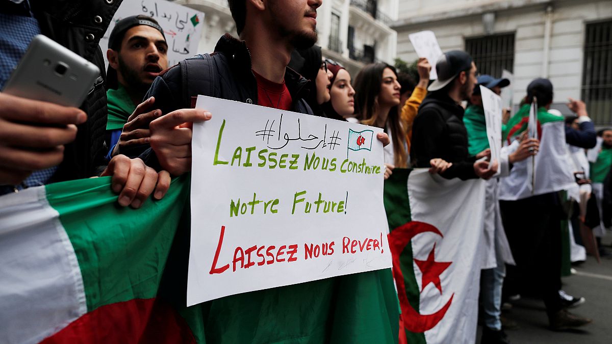 Algeria: proteste senza tregua, Lamamra vola a Mosca 