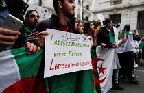 Manifestantes aumentam pressão sobre o governo argelino