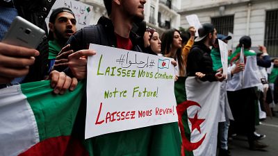 Algerien: Proteste gegen Bouteflika gehen weiter